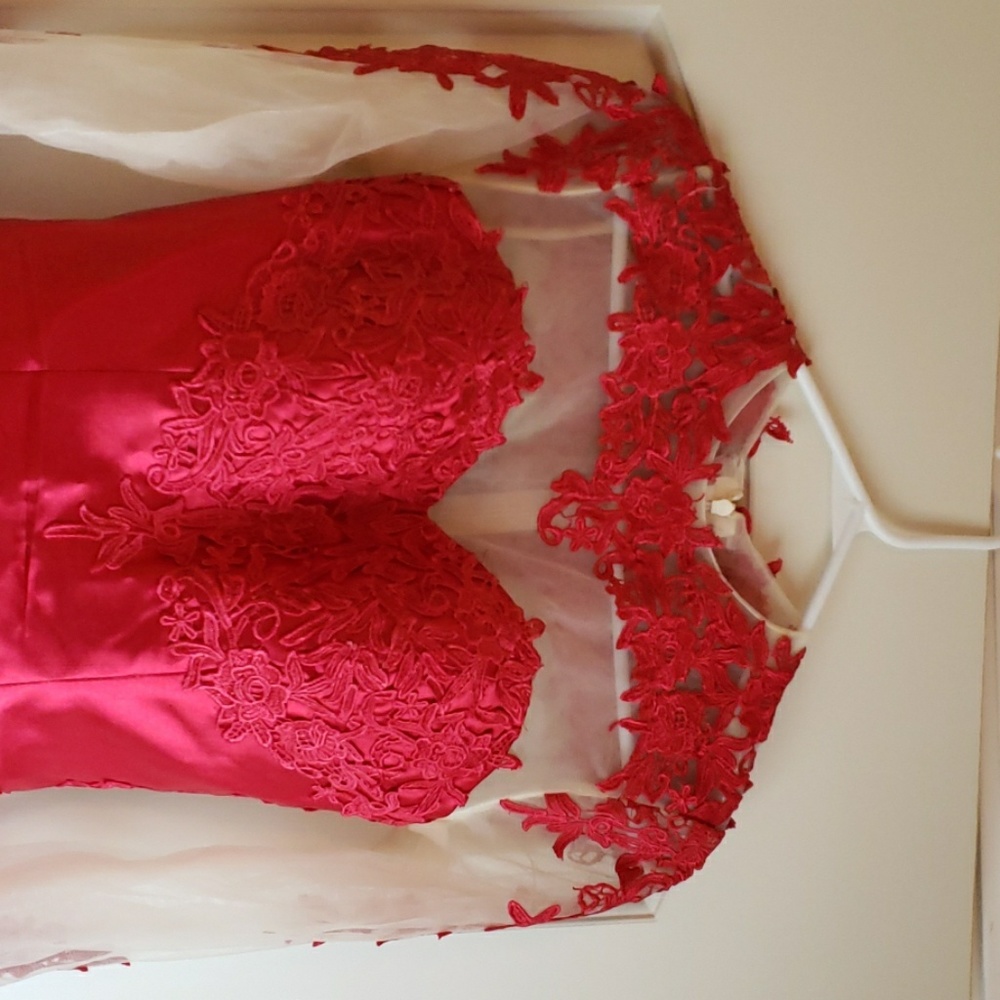 Red satin and white sheer lace dress - Picture 2 of 2